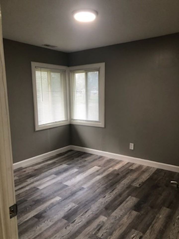 1301 Fayette St - Photo 4 of 8