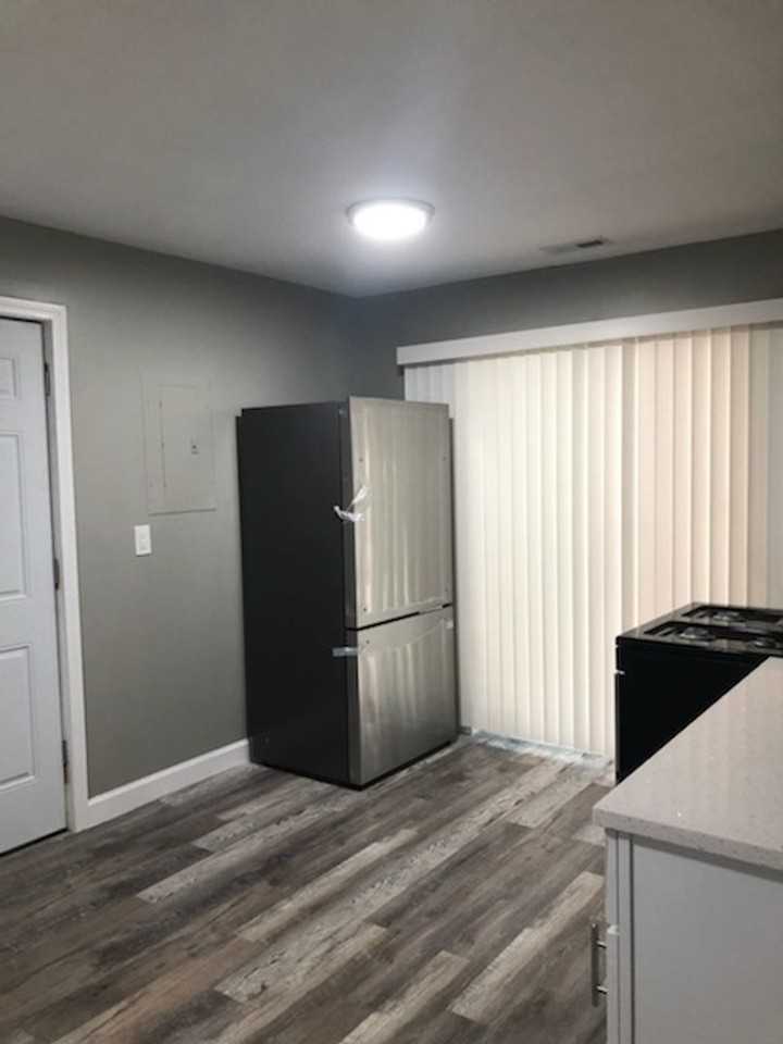 1301 Fayette St - Photo 7 of 8