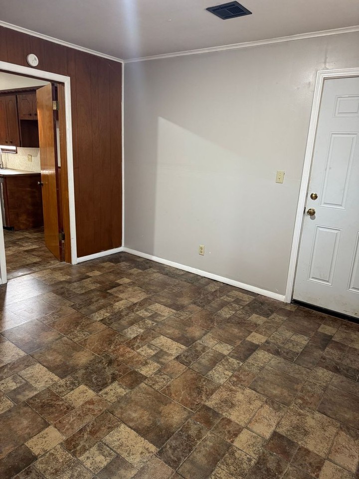 213 N Fenway Ave - Photo 2 of 16