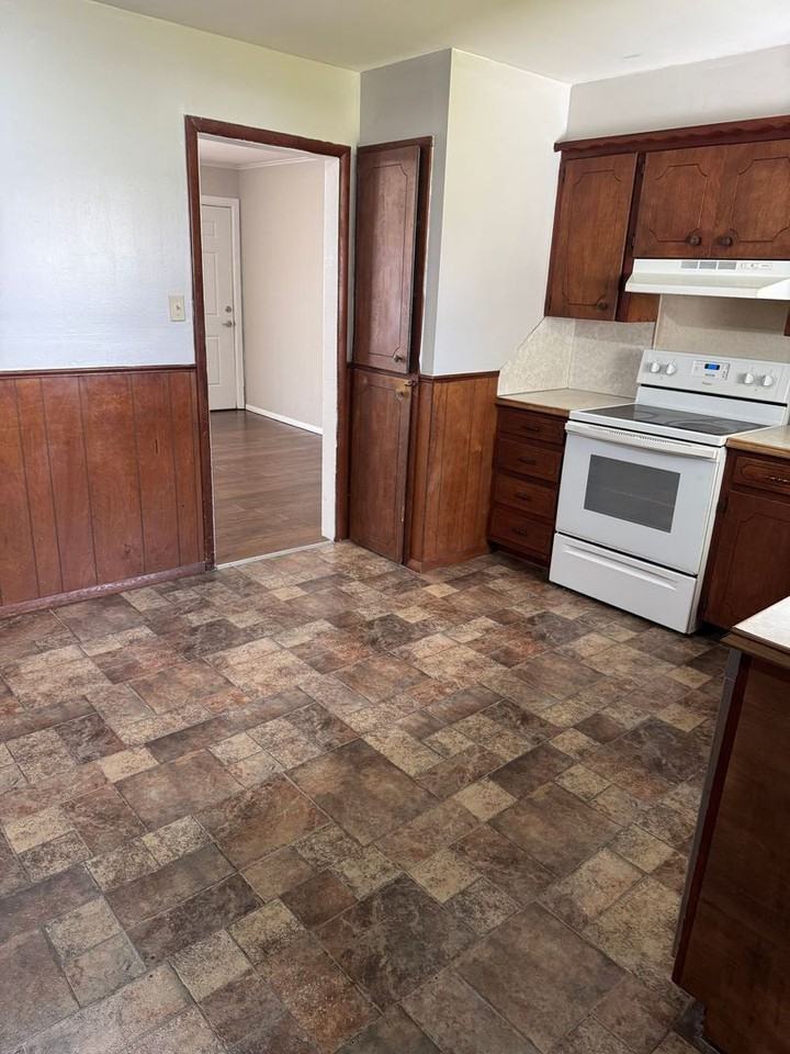 213 N Fenway Ave - Photo 3 of 16