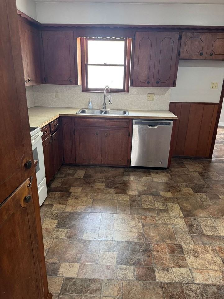 213 N Fenway Ave - Photo 4 of 16