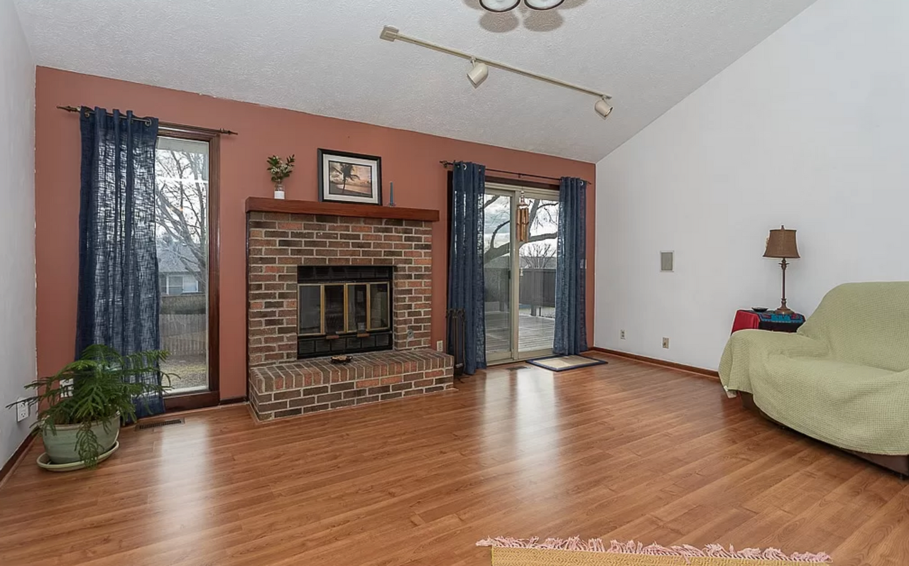 13717 Valley St - Photo 2 of 11