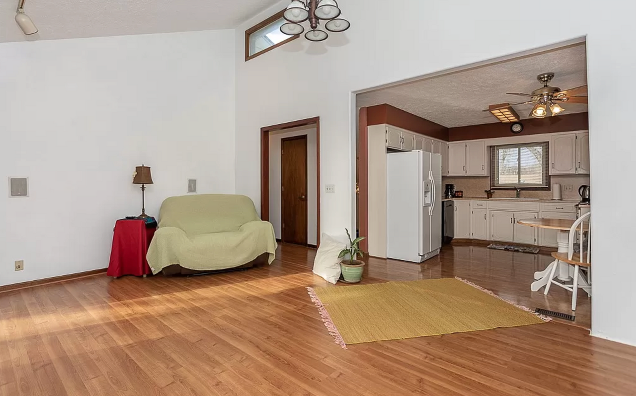 13717 Valley St - Photo 3 of 11