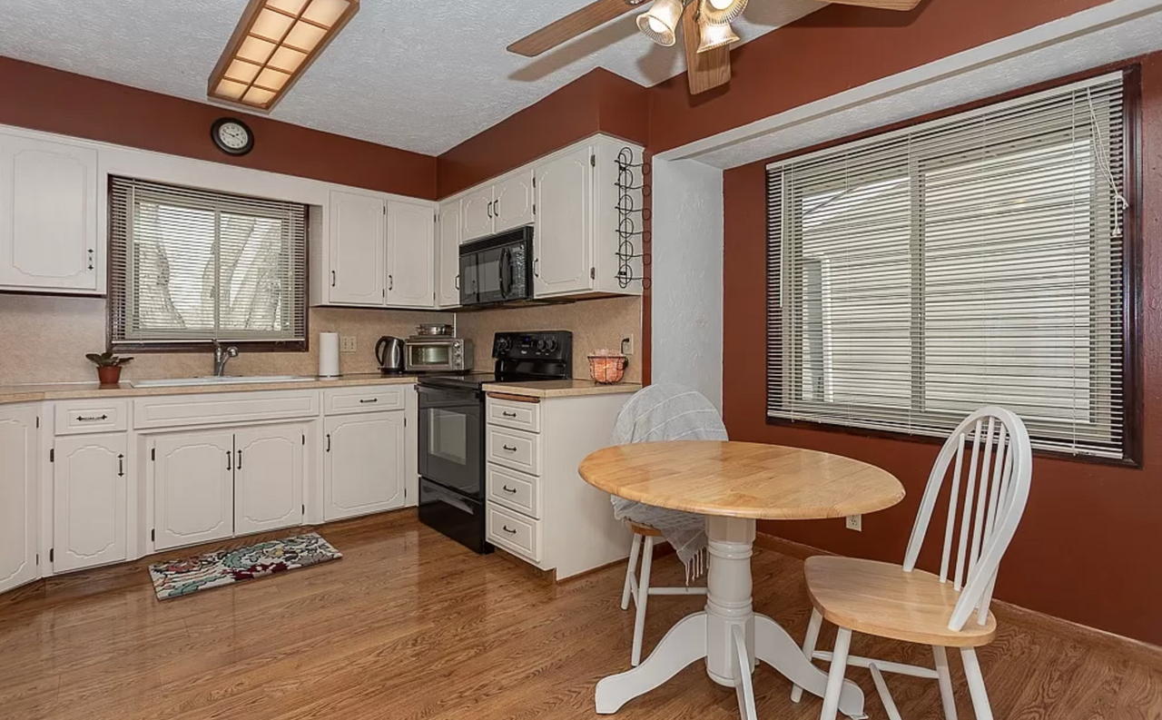 13717 Valley St - Photo 4 of 11