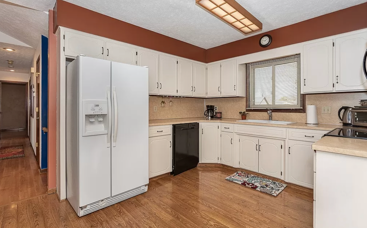 13717 Valley St - Photo 5 of 11