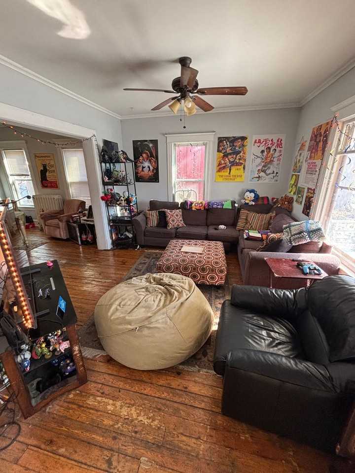 421 7th St Se - Photo 3 of 16