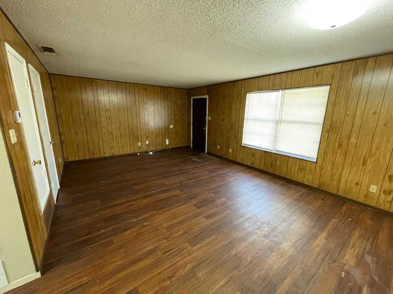 3430 State St Apt D - Photo 4 of 10