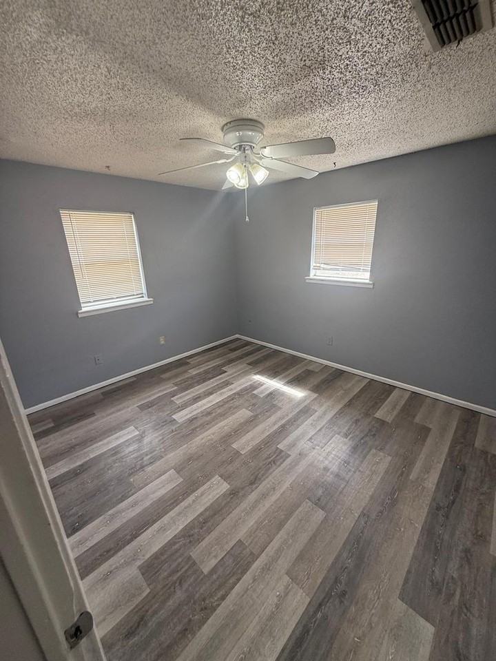 2613 Auburn St - Photo 7 of 14