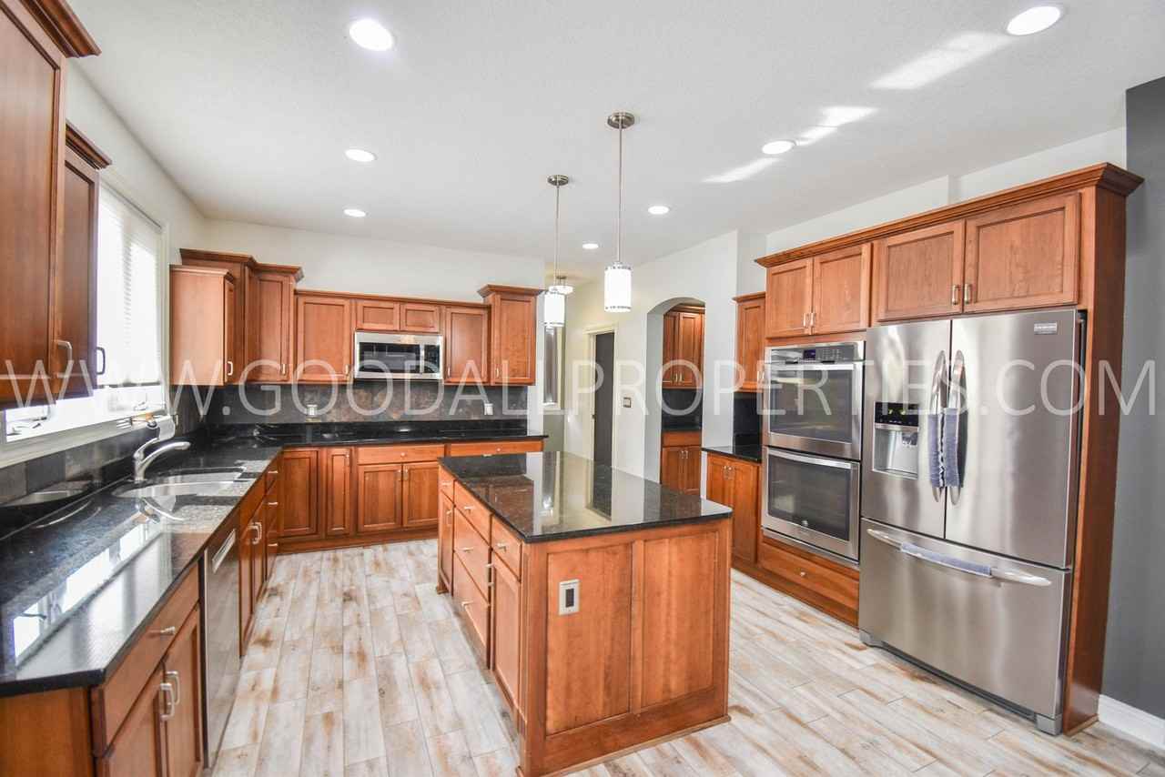 9434 Winterberry Dr - Photo 2 of 33