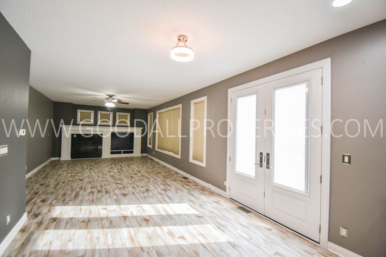 9434 Winterberry Dr - Photo 3 of 33