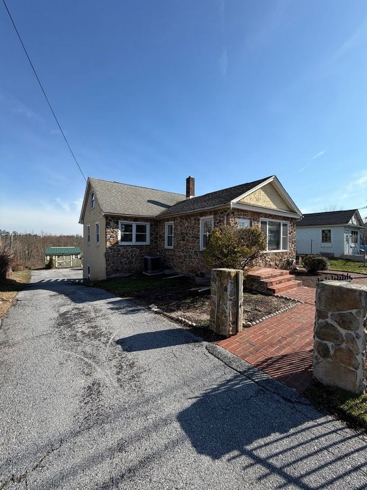 35 Ben Franklin Hwy E - Photo 4 of 26