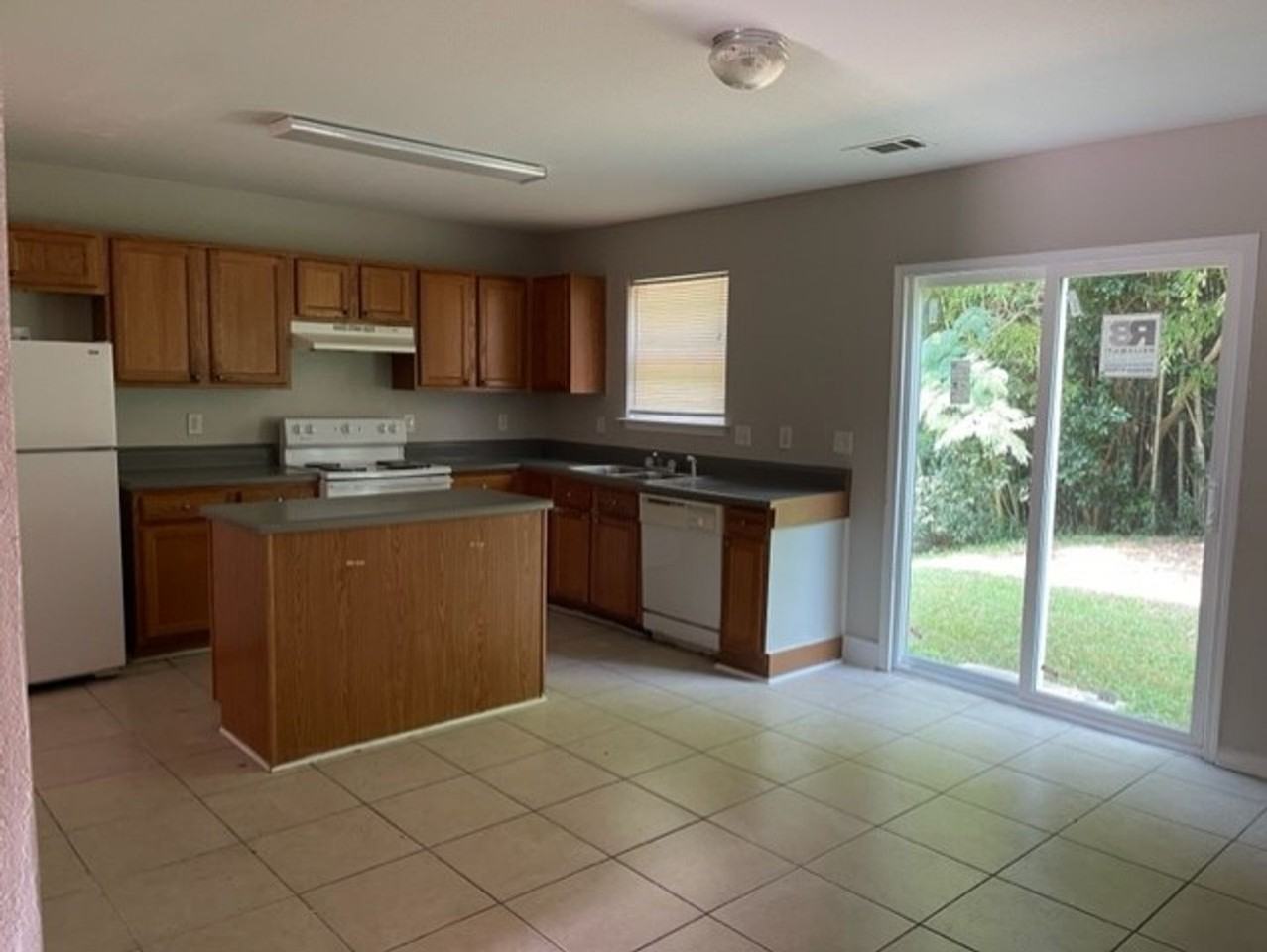 1401 Jordans Pond Ln - Photo 3 of 32