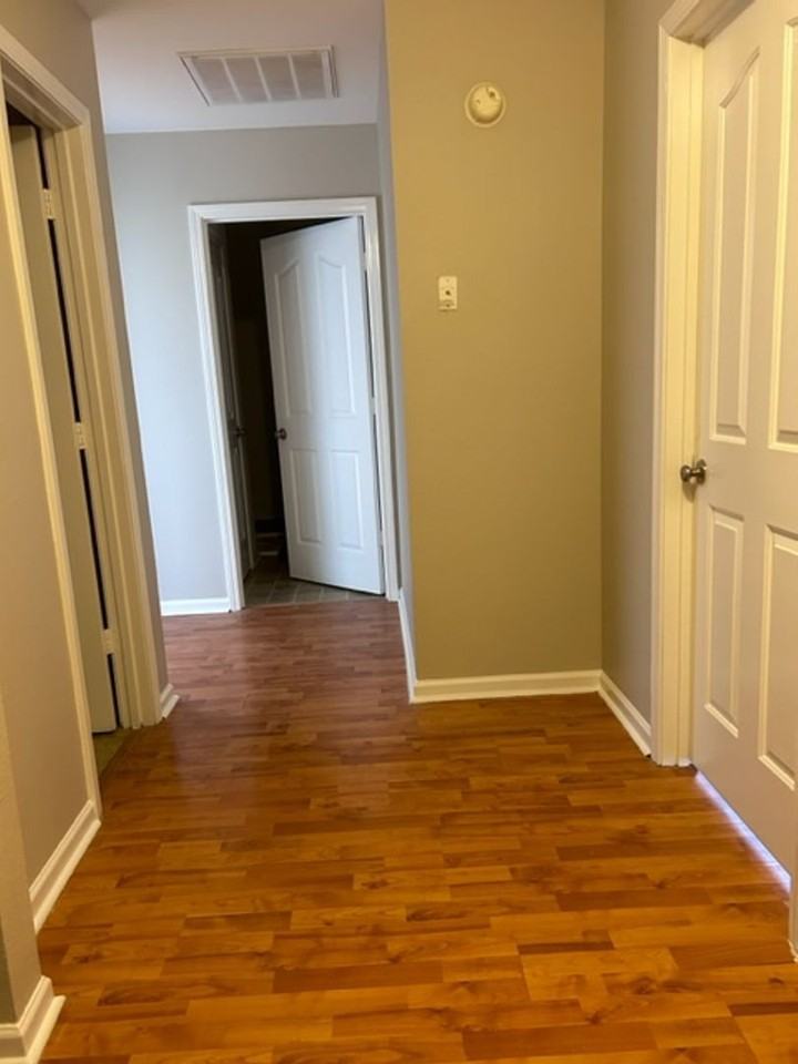 1401 Jordans Pond Ln - Photo 4 of 32