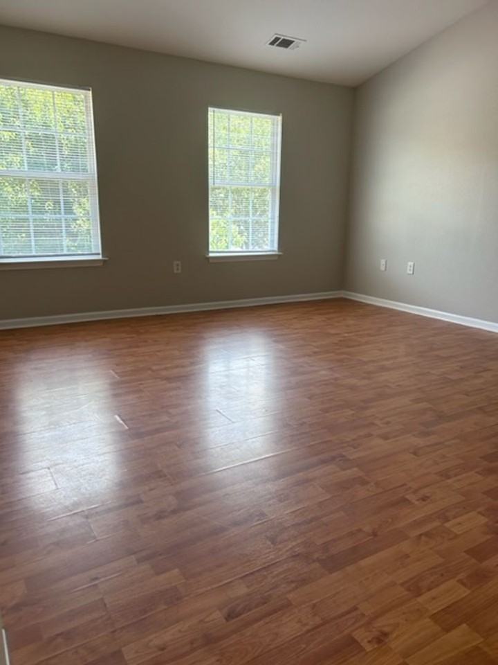 1401 Jordans Pond Ln - Photo 5 of 32