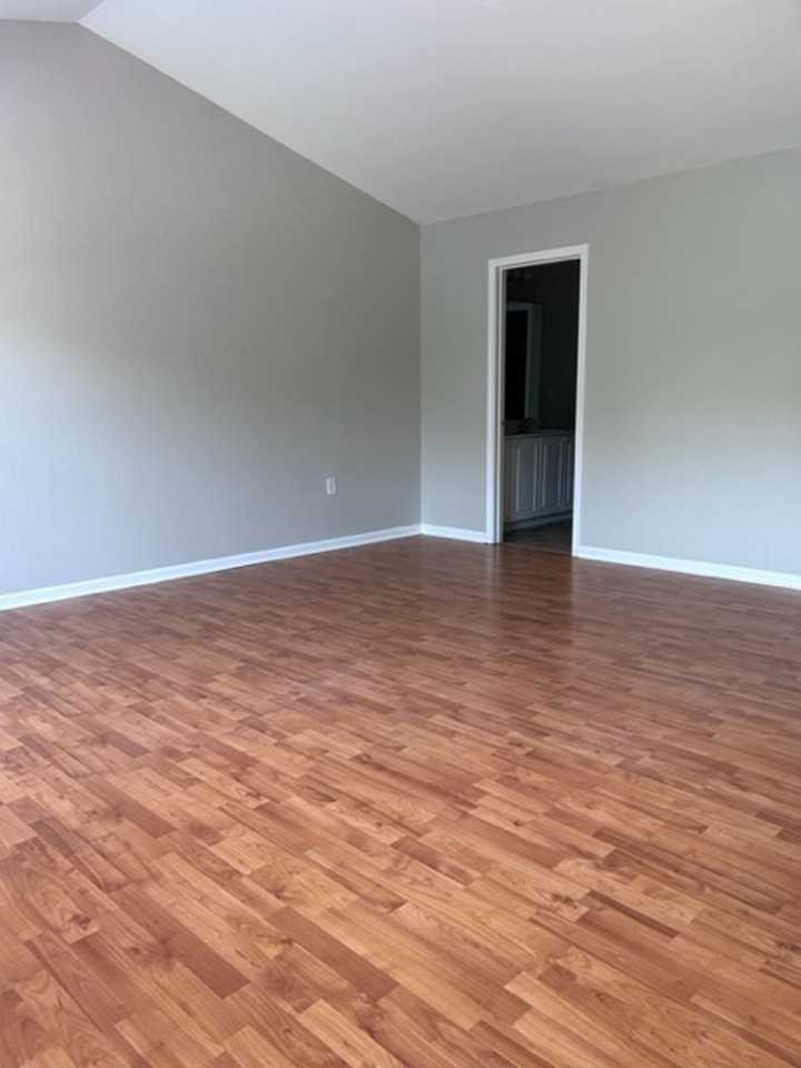 1401 Jordans Pond Ln - Photo 6 of 32