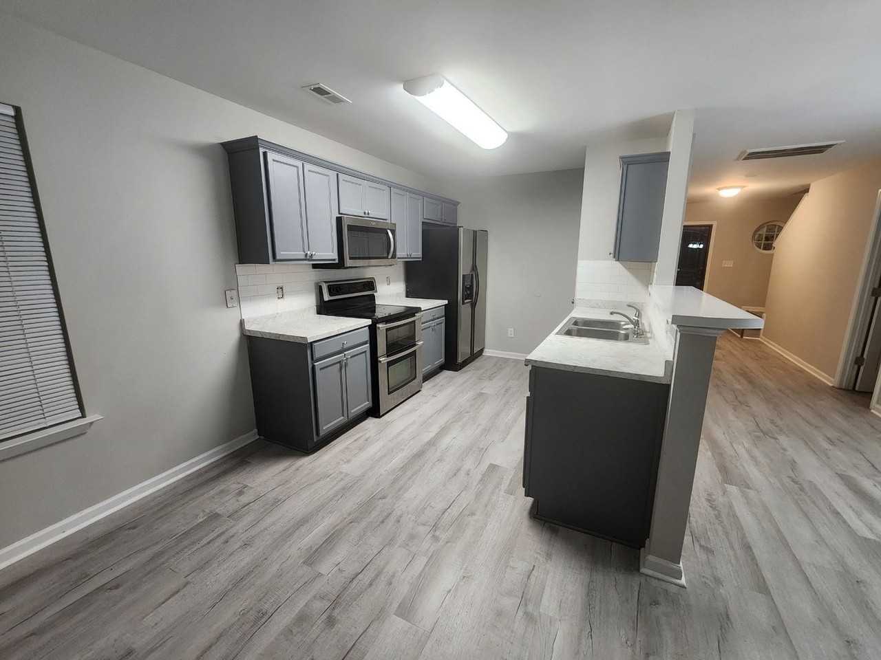 5400 Venado St - Photo 5 of 10