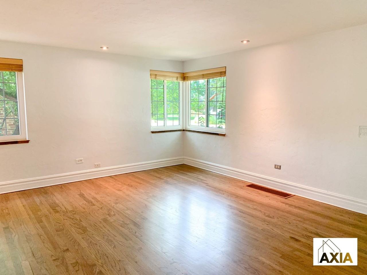 932 Pontiac St - Photo 2 of 16