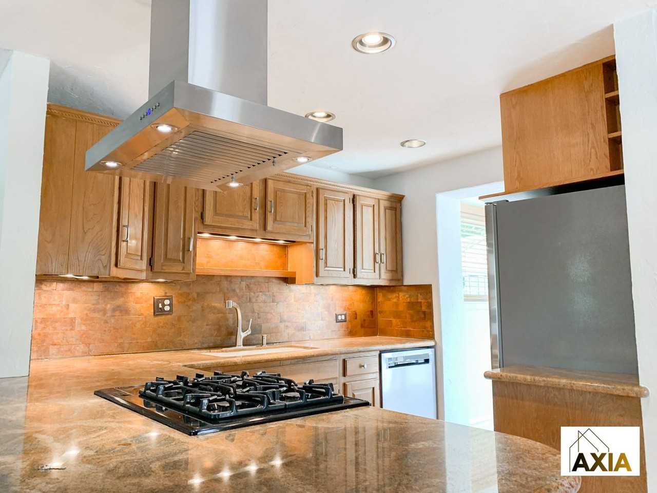 932 Pontiac St - Photo 4 of 16