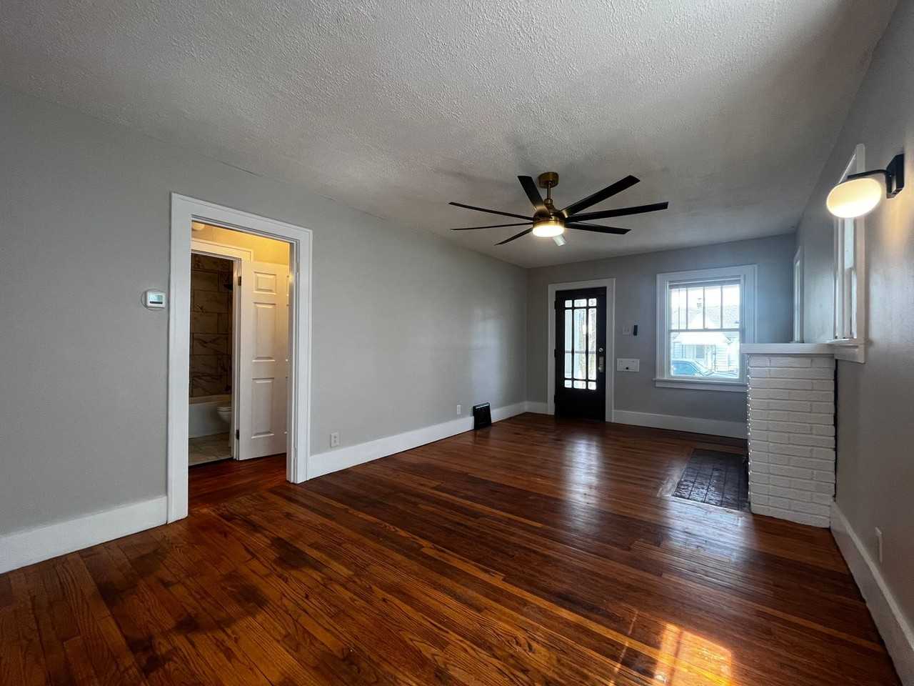 1643 Hinton Dr - Photo 5 of 22