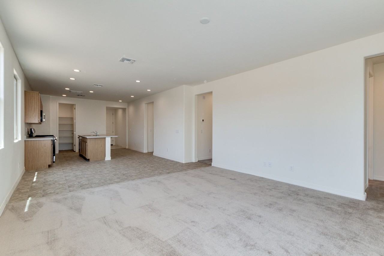 1674 N Hester Trl - Photo 7 of 42