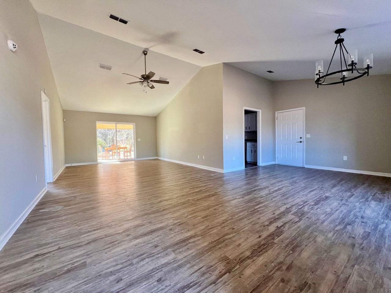 1424 Abrahms Aly - Photo 2 of 31