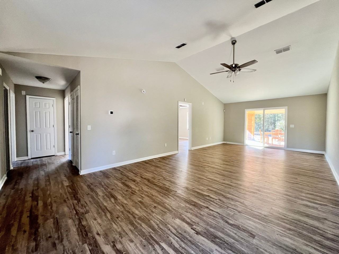 1424 Abrahms Aly - Photo 4 of 31