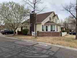 featured image of 906 Richmond Dr #4