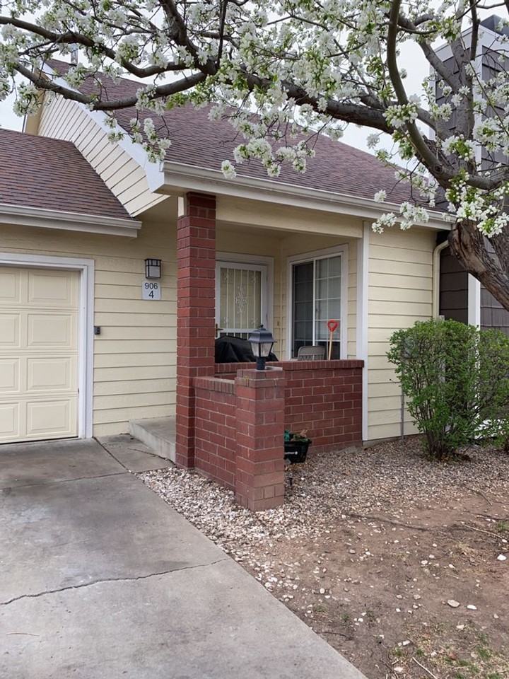 906 Richmond Dr #4 - Photo 3 of 27