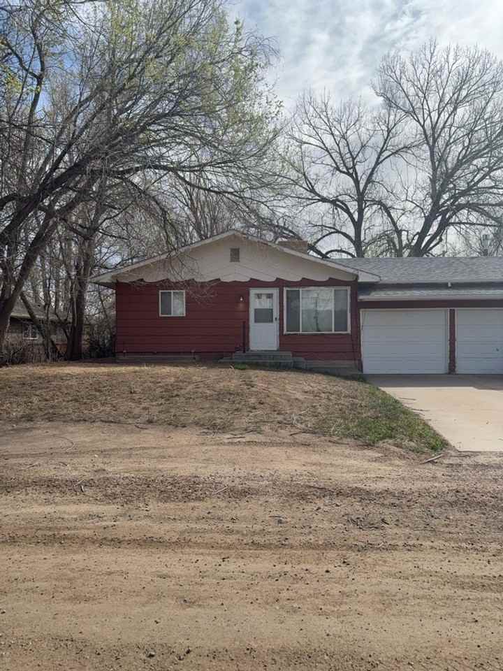 526 N Frey Ave - Photo 2 of 16