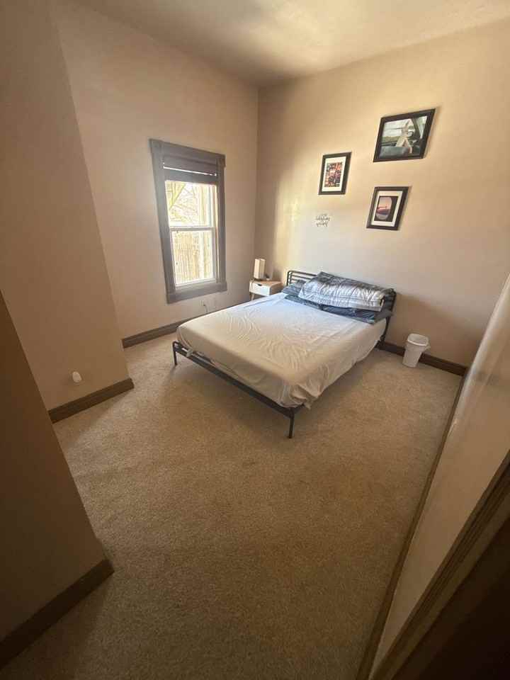 1315 S 32nd St - Photo 4 of 10