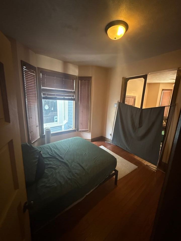 1315 S 32nd St - Photo 5 of 10