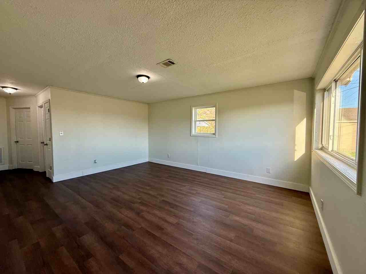 305 Dennington St - Photo 2 of 29