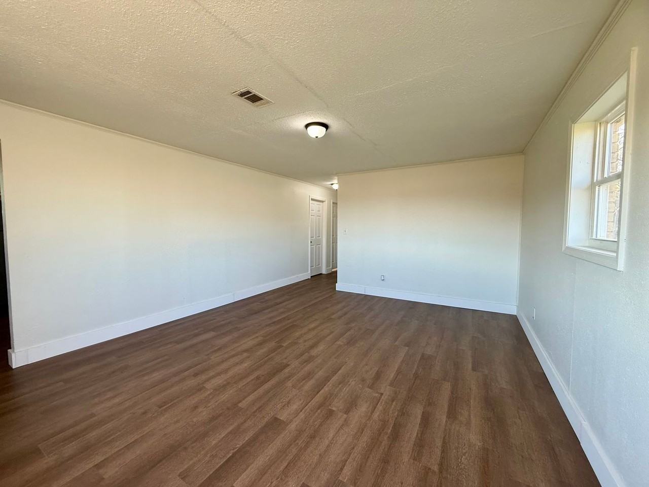 305 Dennington St - Photo 3 of 29