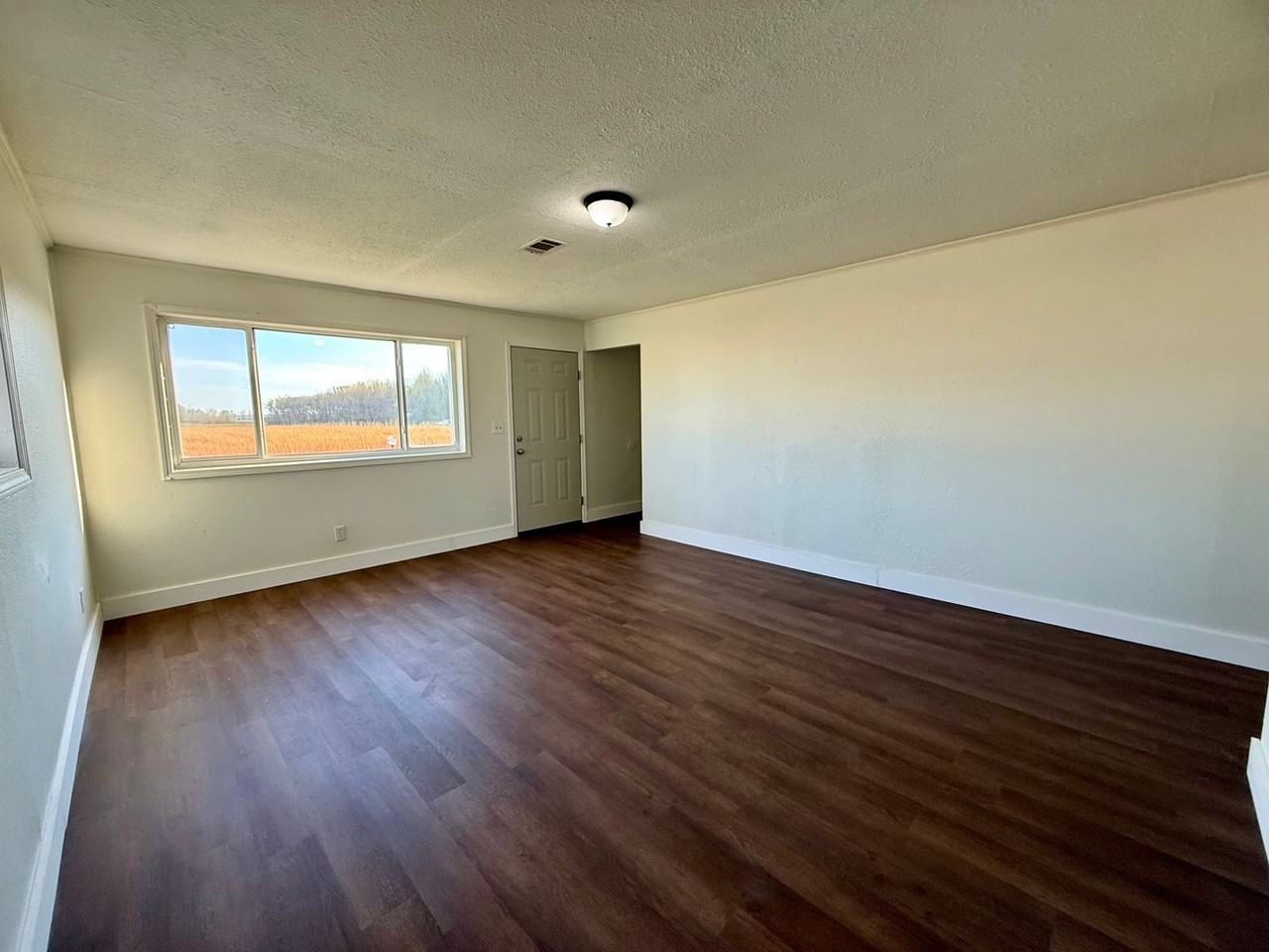 305 Dennington St - Photo 5 of 29