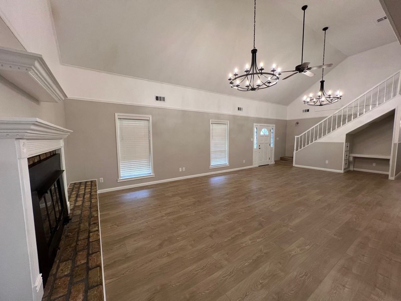 9240 Lockhart Rd - Photo 2 of 23