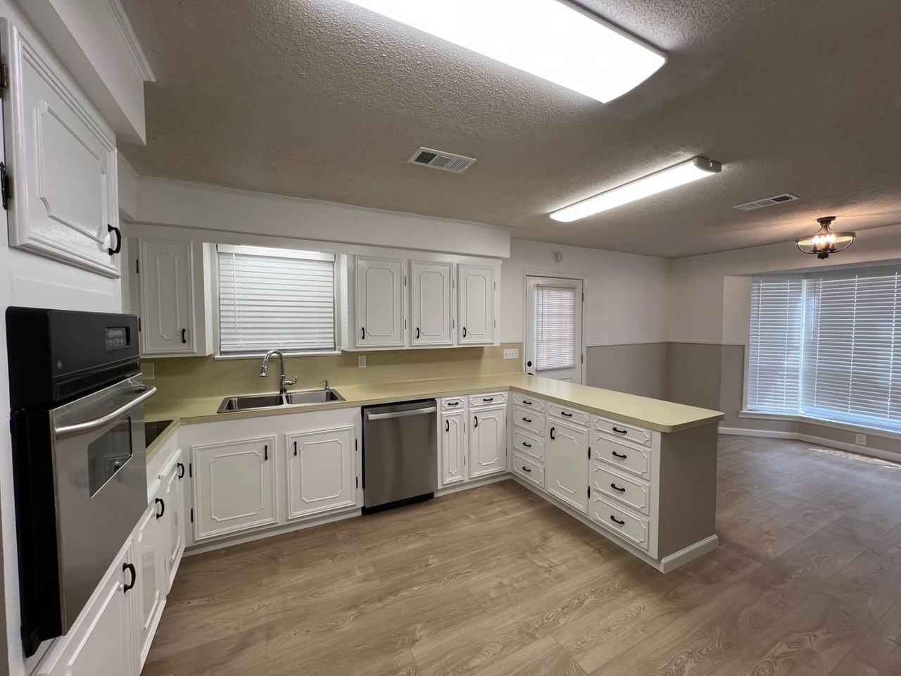 9240 Lockhart Rd - Photo 5 of 23