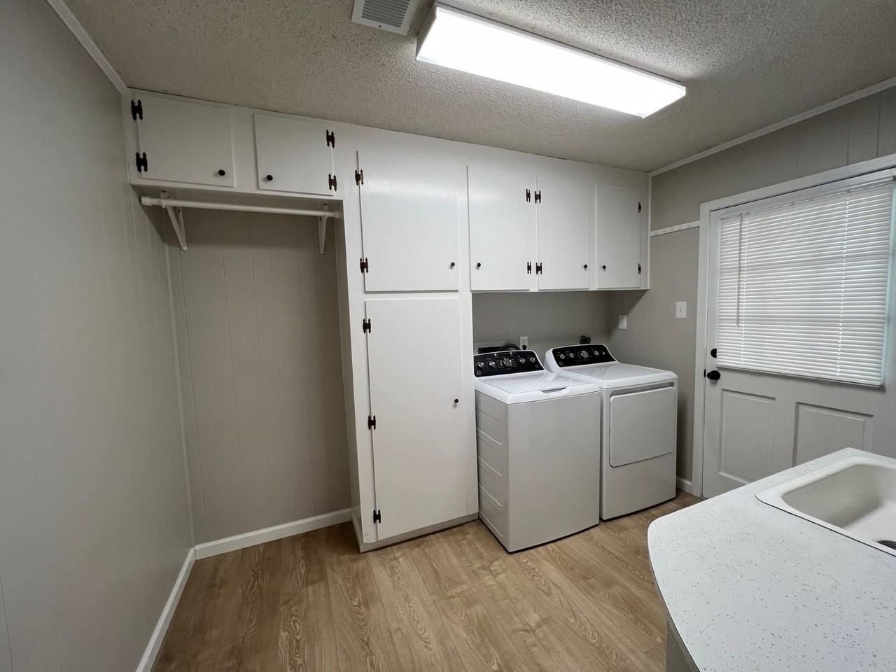9240 Lockhart Rd - Photo 7 of 23