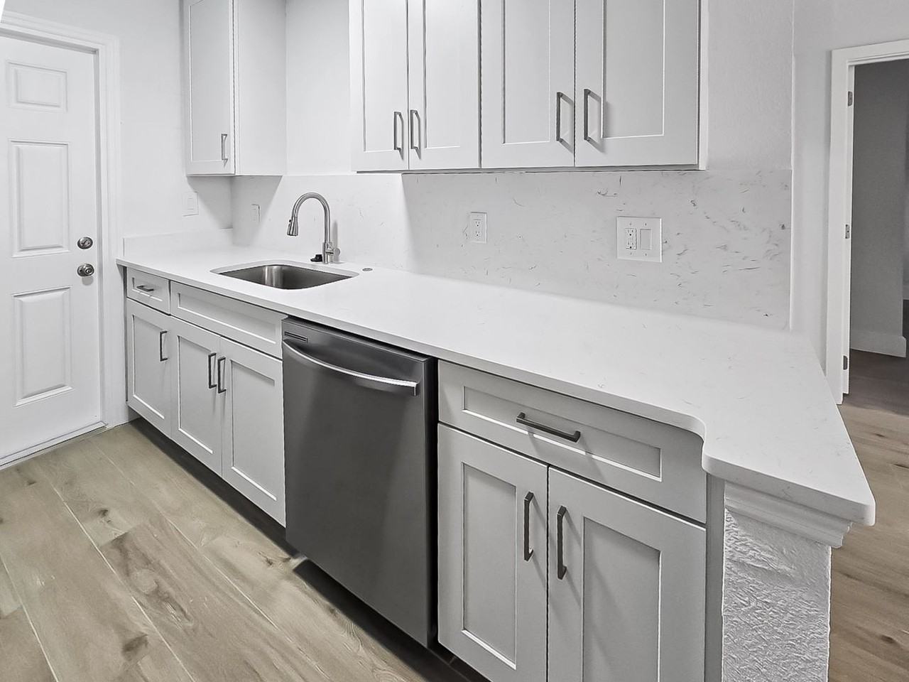 518 12th St W - Photo 2 of 9