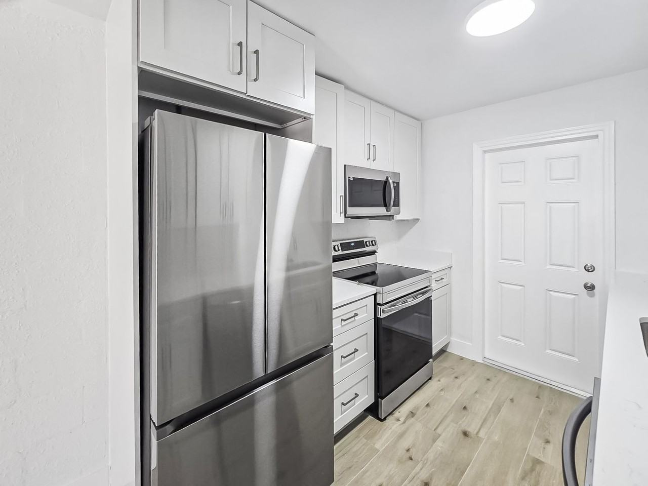 518 12th St W - Photo 3 of 9