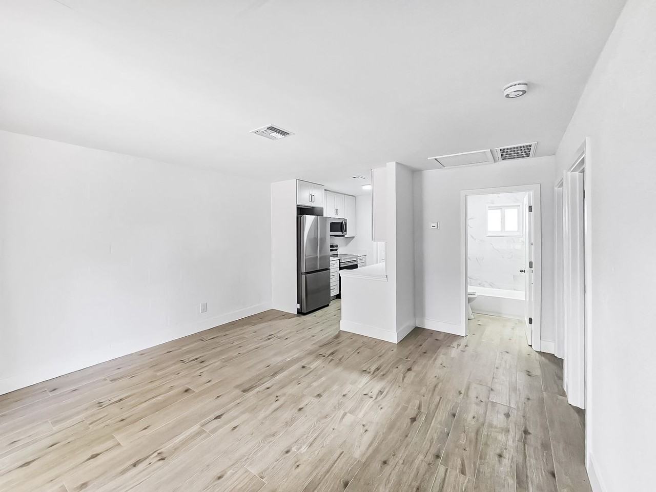 518 12th St W - Photo 5 of 9