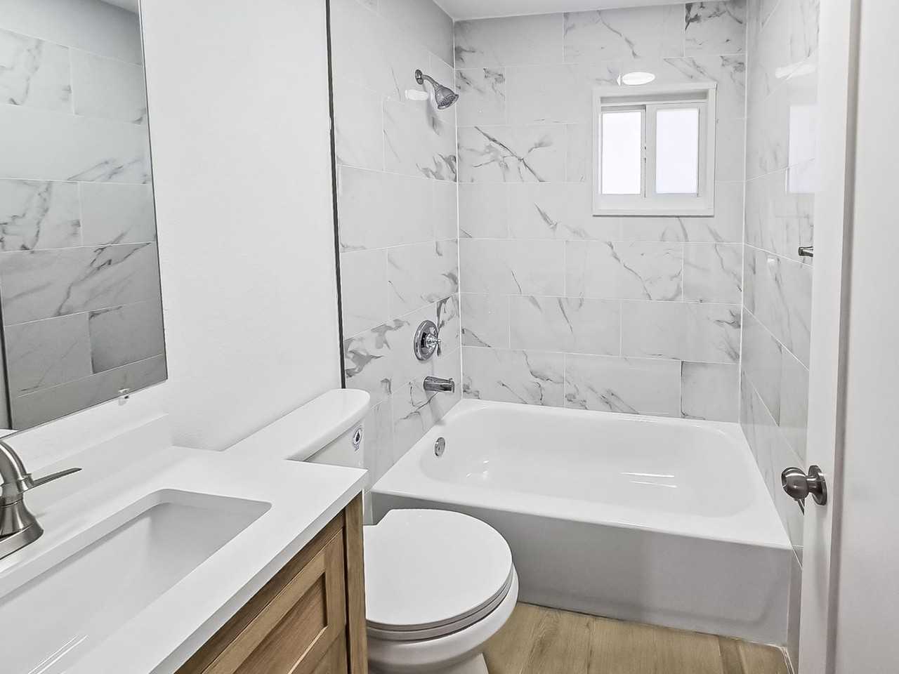 518 12th St W - Photo 6 of 9