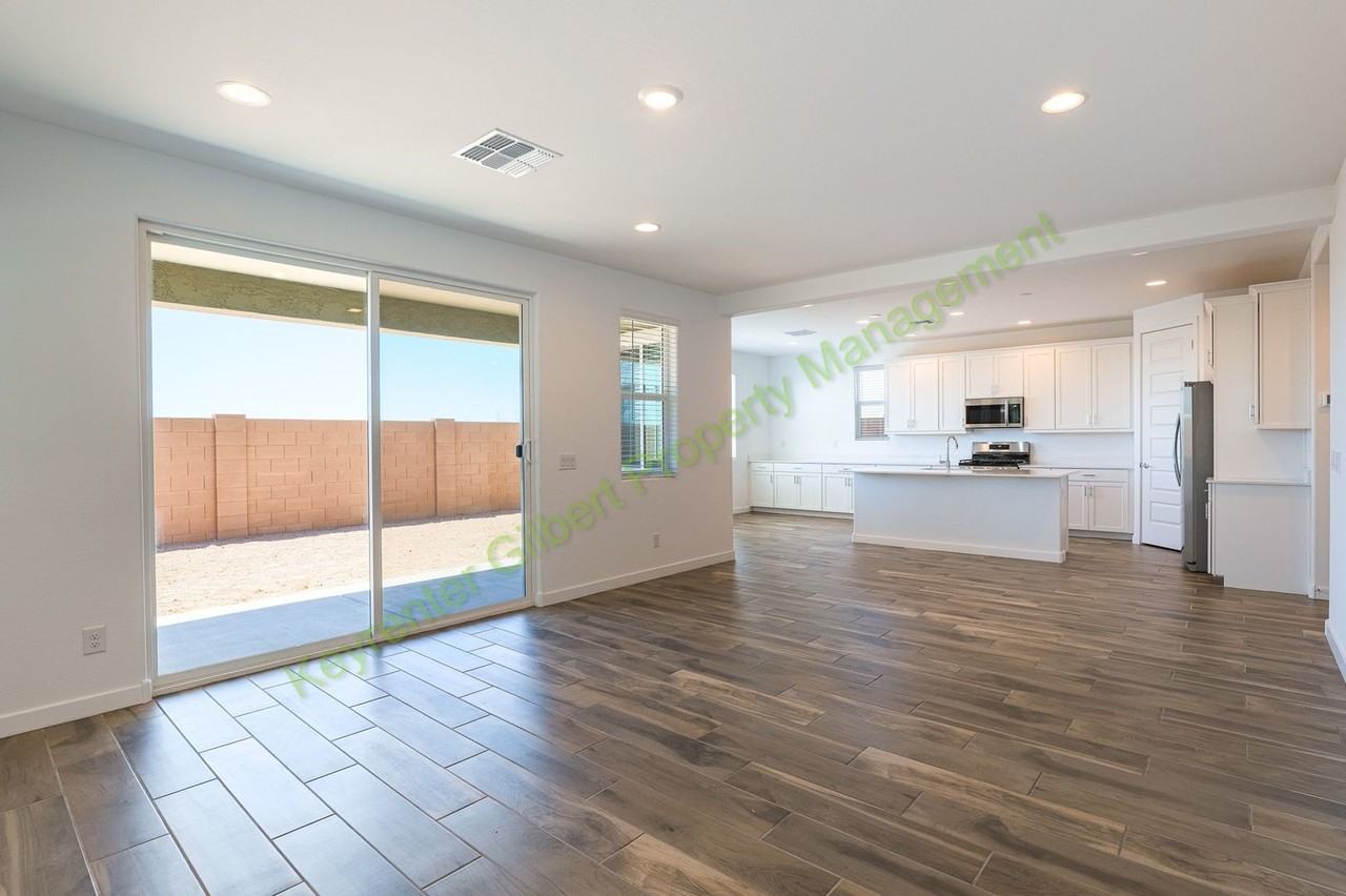 8247 E Petunia Ave - Photo 4 of 43