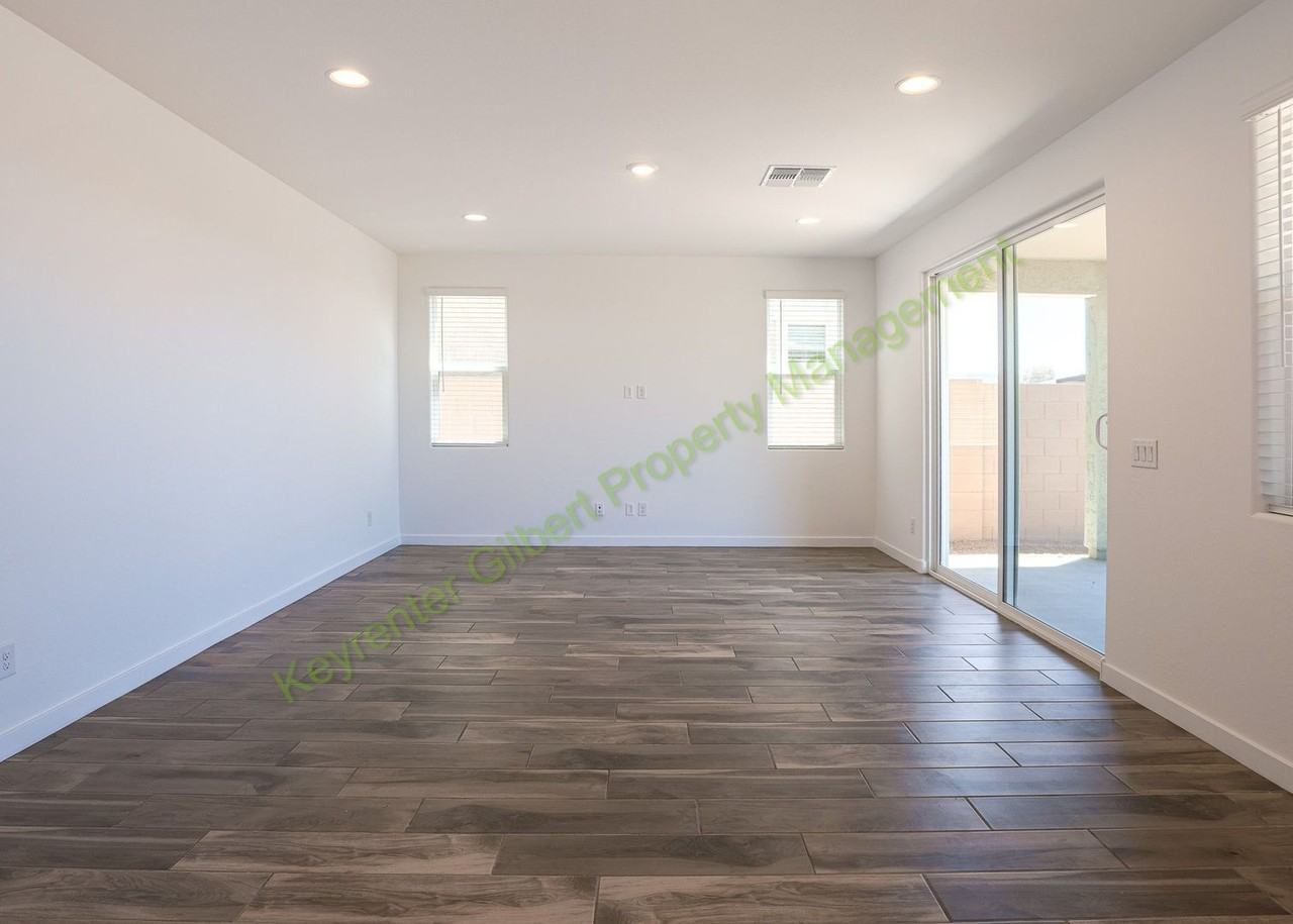 8247 E Petunia Ave - Photo 5 of 43