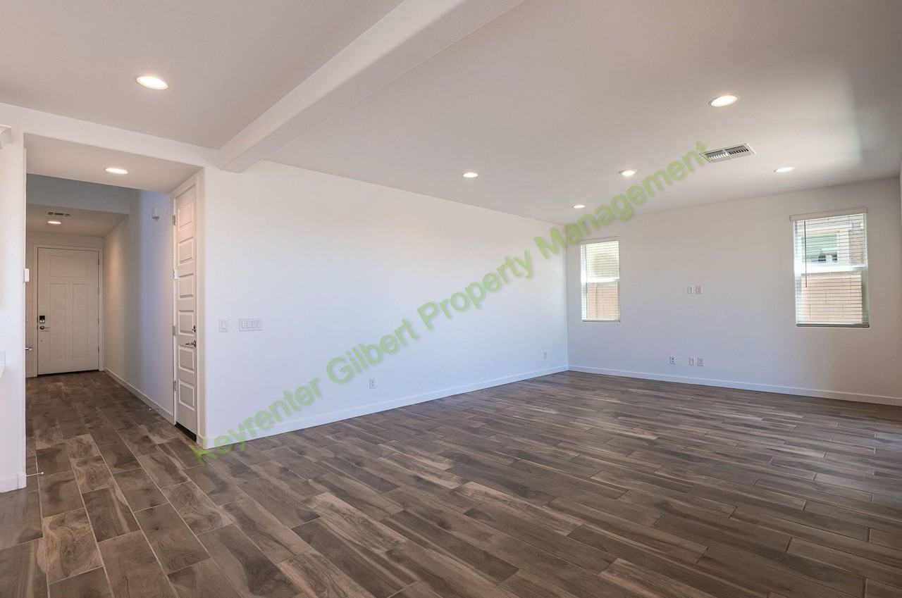 8247 E Petunia Ave - Photo 6 of 43