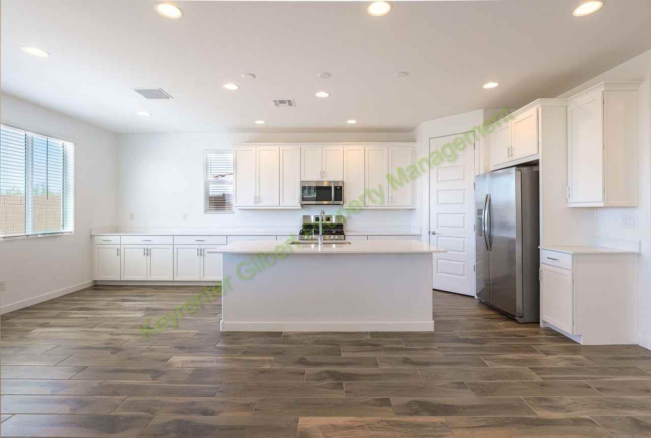 8247 E Petunia Ave - Photo 7 of 43