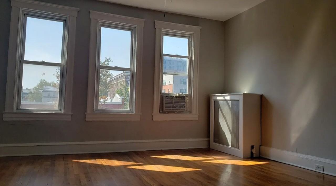 3133 N Calvert St - Photo 3 of 7