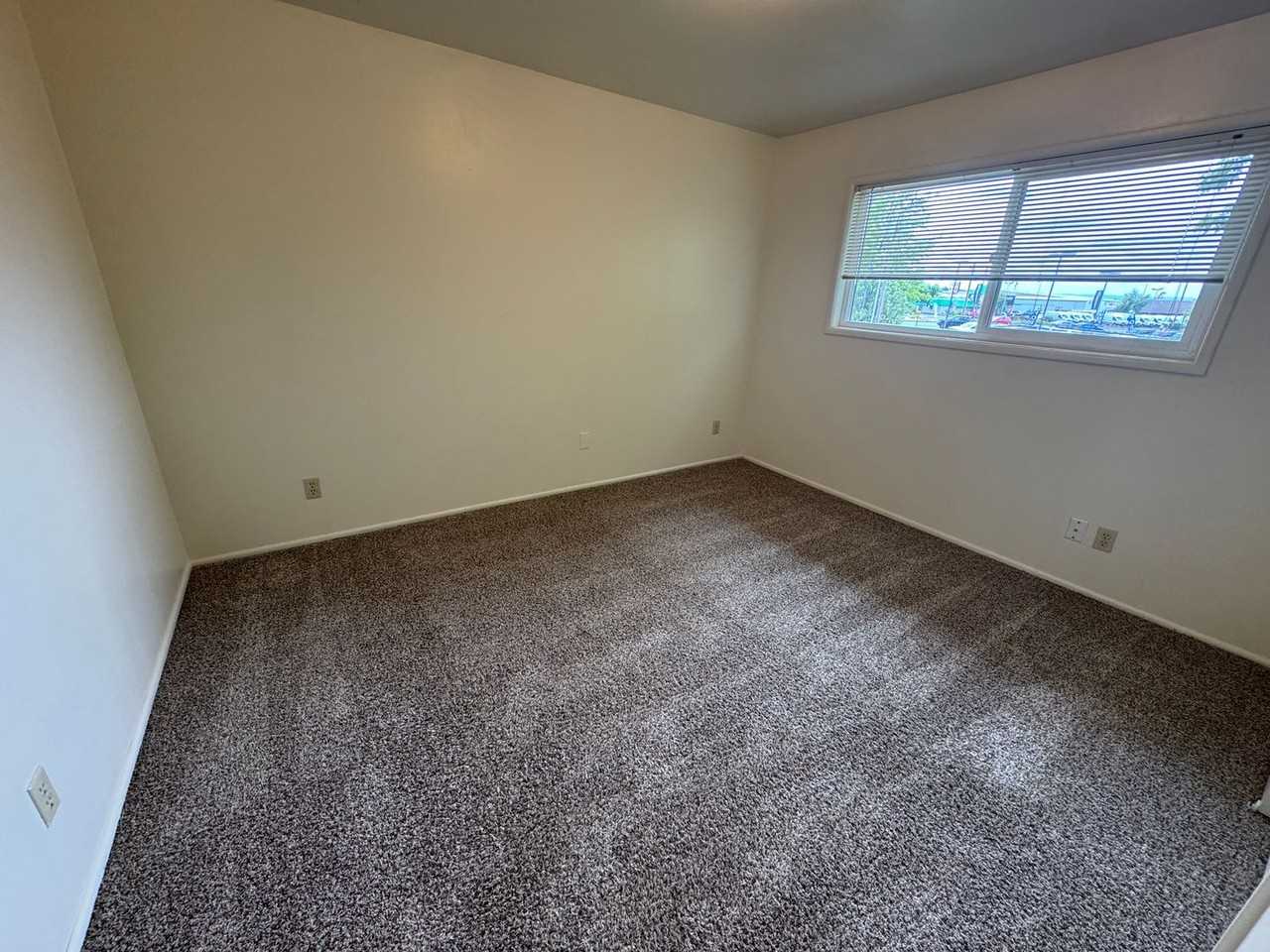 810 18th Ave Sw #05 - Photo 7 of 9