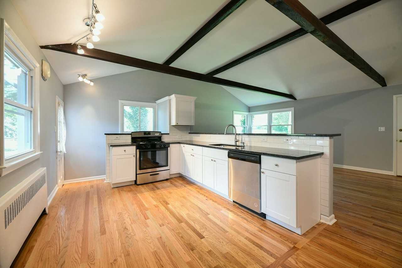 95 Riverside Dr - Photo 2 of 12