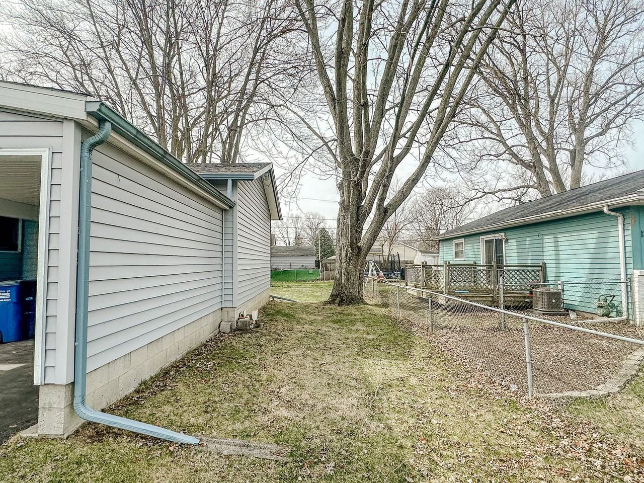 5617 Fenwick Dr - Photo 2 of 6