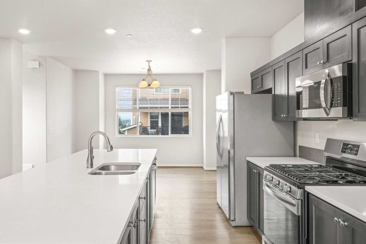 7163 Nw Eleanor Ave - Photo 3 of 42